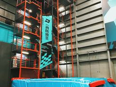 -极限PLAY运动娱乐新世界·团建派对表演休闲馆·室内高空游乐园