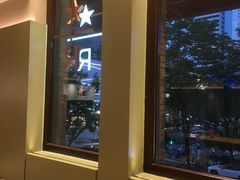 -星巴克臻选(上海中环广场2F店)