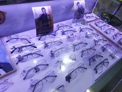 -提一眼镜·蔡司·依视路(小寨店)