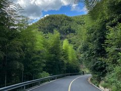 -安吉龙王山峡谷漂流