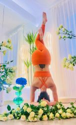 -闺蜜瑜伽·普拉提女性塑形馆