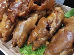 特色酱猪蹄-永红源啤酒·烧烤·海鲜·大排档(青特城店)