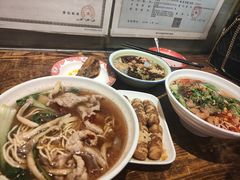 -爆炸头阿姨小四川正宗川味小吃(无任何分店)