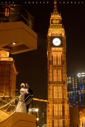 -现代经典婚纱摄影