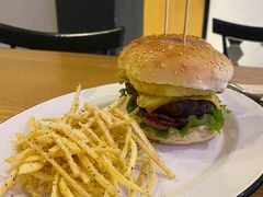 27&nbsp;牛肉汉堡-HELLO 27 意面·沙拉·帕尼尼