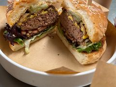 美式经典牛肉汉堡-shark burger·鲨鱼汉堡(交子大道店)