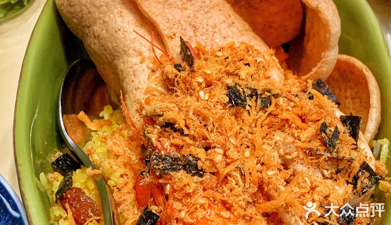 菠萝海鲜饭全场最惊艳 好吃料很丰富 有葡萄干肉松