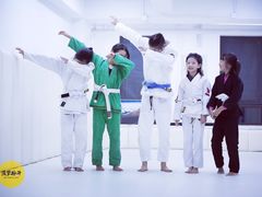 -菠萝格斗巴西柔术训练馆