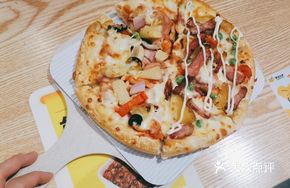 New Orleans Chicken Pizza with Drink