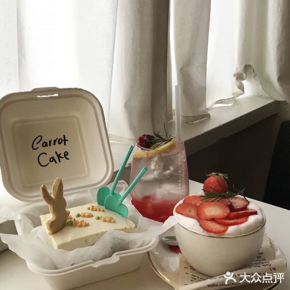 充满岁月斑驳的痕迹，没有电梯