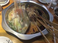 -何氏串串香火锅(翠亨店)