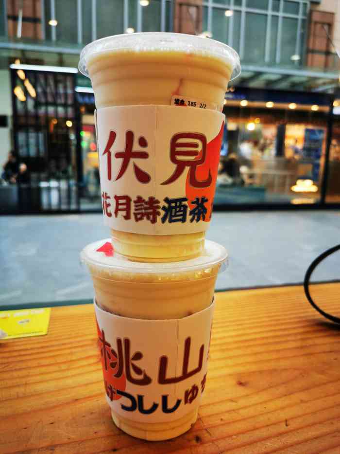 奶茶店配料健康且不会太甜腻价格又比较亲民在那里坐了一会儿外卖的点