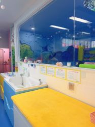 -鲸鱼堡亲子恒温泳池游泳俱乐部(彰泰天街店)