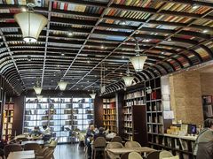 -钟书阁(松江泰晤士小镇店)