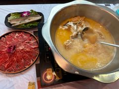 -鲜入围煮花胶鸡海鲜火锅