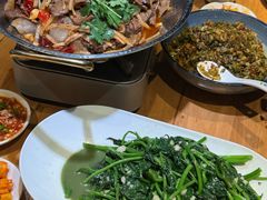 -帅巴人舅母子腊蹄民俗村