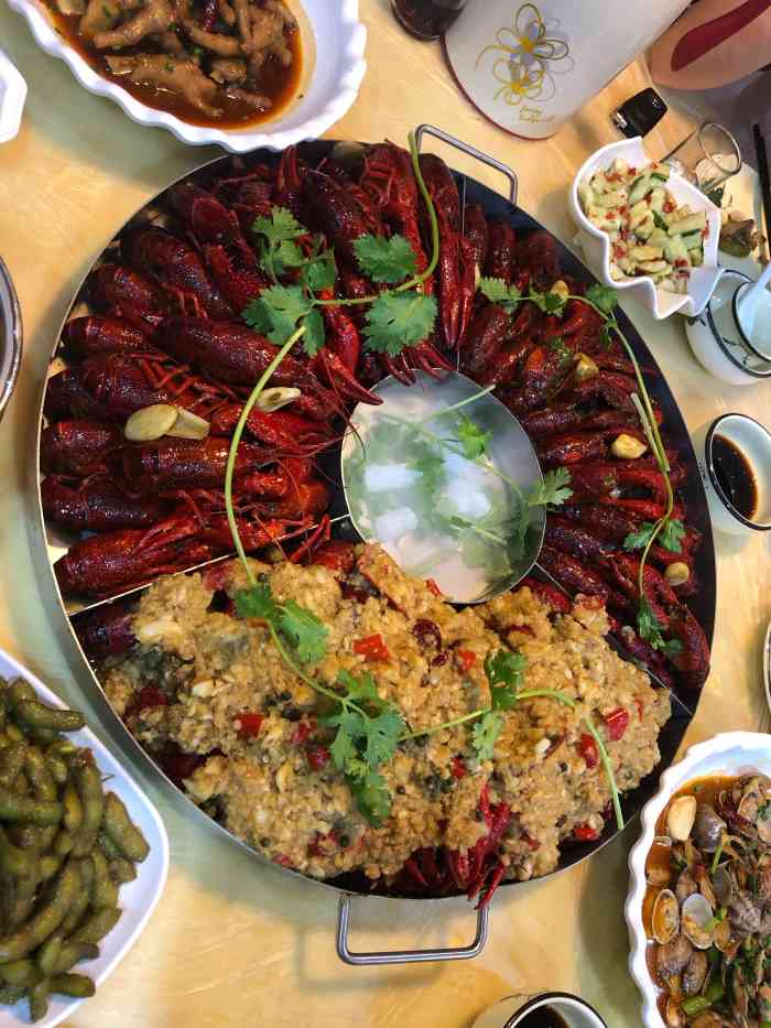 遇见小龙虾(松江店)-"周末带着全家来聚餐,松东路上有很多的龙虾.