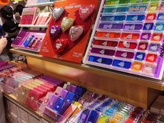 -名创优品(北京新中关购物中心地铁层店)
