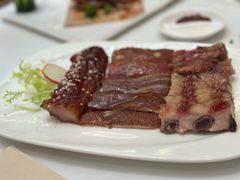 烤乳猪三拼-益健名厨海鲜城(夏湾店)