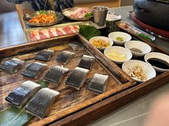 -围炉肉舍•炭烤活鳗•丹东海鲜烤肉(步行街店)