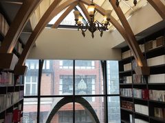 -钟书阁(松江泰晤士小镇店)