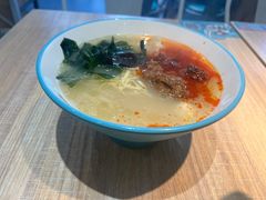 -灵芝妹子海鲜米线(劳动公园店)