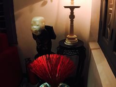-Noir. Dining in the Dark