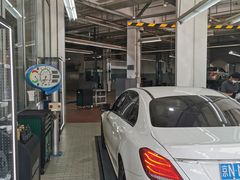 -奔驰北京极光星徽(四元桥店)