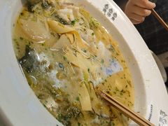 -渔语鱼酸菜鱼新川菜(来福士店)