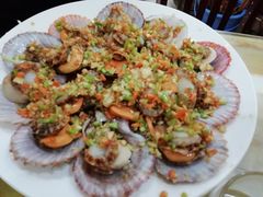 油泼扇贝-天伦海鲜·老味道·青岛菜(栈桥天主教堂店)