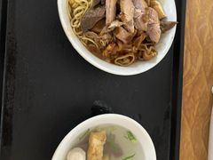 -松树干拌面店