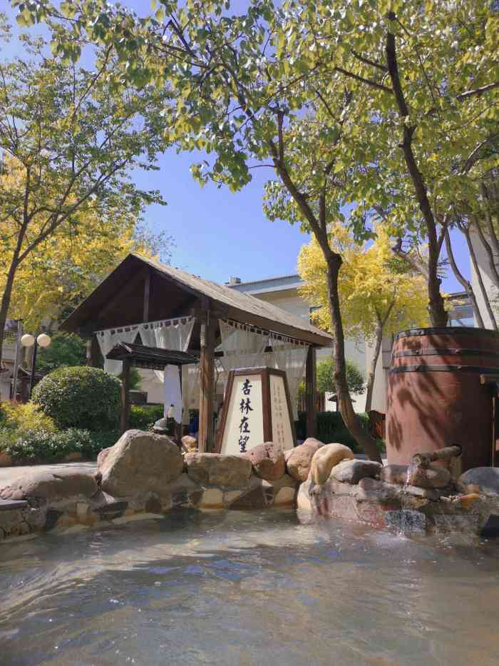 国御温泉度假小镇-"不错,就是水有点脏,像是皮屑,后来服务生.