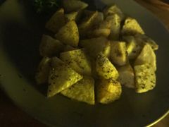 烤薯角-三两三民谣咖啡清吧