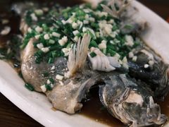 葱油鲑鱼-小乡小镇·传承桐庐土菜·老板亲自烧的菜