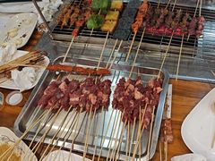 -哈尔滨小酒馆·鲜肉现穿自助烧烤(康新花园店)