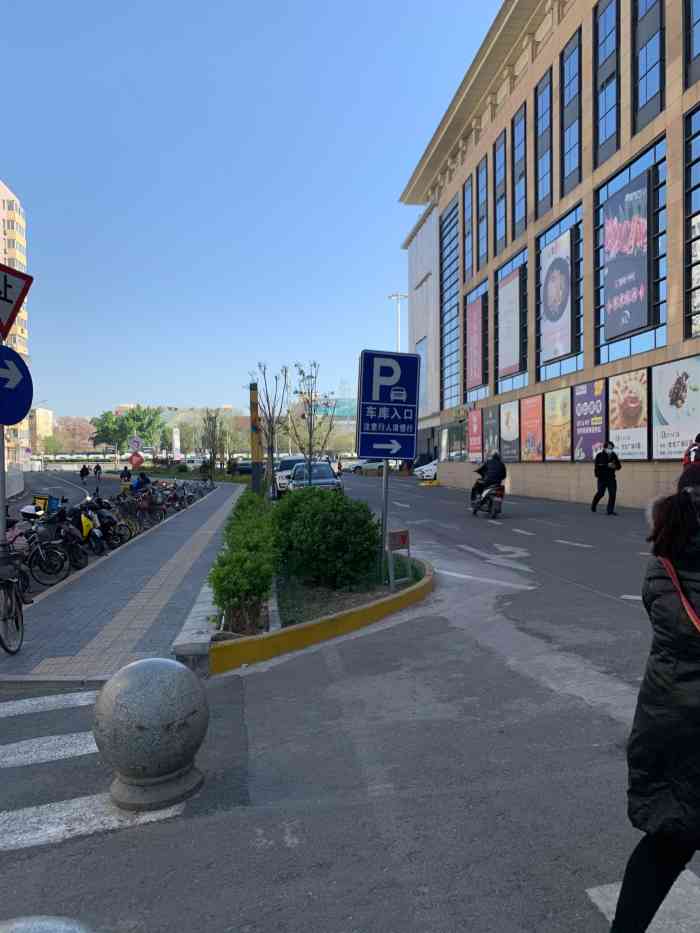 木樨园新开的大型综合商场位置特别便利就在南三环木樨园桥这里我是
