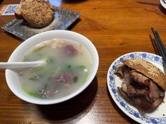 -老天桥酱肉烧饼夹肘子(天桥店)