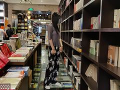 -钟书阁(松江泰晤士小镇店)