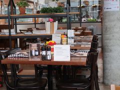 -ROAST coffee & eatery