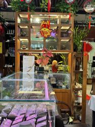 -灵彩珠宝(朗香街店)