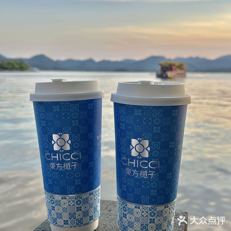 这谁还分的清这到底是奶茶还是艺术品呢！东方栀子