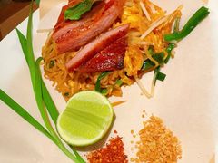 泰式炒金边粉配猪颈肉-帕蓝·暹罗料理(大学路店)