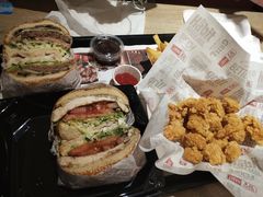 -The Habit Burger Grill 哈比特汉堡(复兴soho店)