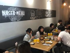 大堂-HELLO 27 意面·沙拉·帕尼尼