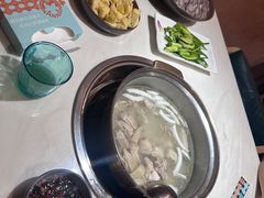 -喃喃椰·糟粕醋·椰子鸡火锅(七堡花园店)