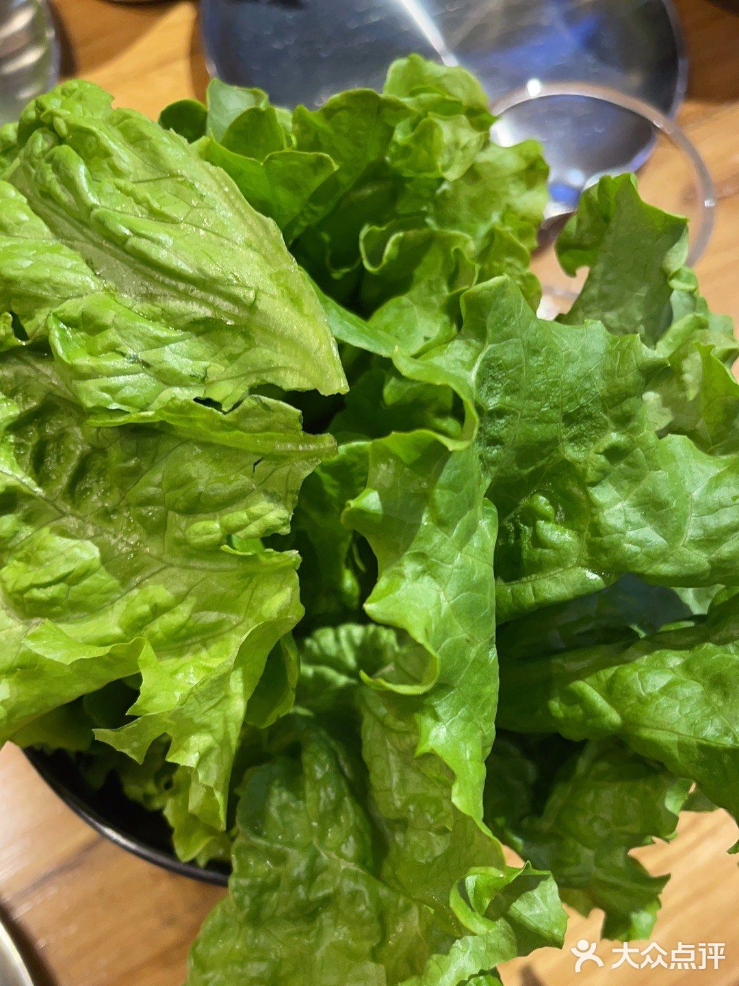 探尚牛的牛肉好吃,小料也好品种齐全,小菜都免费吃的