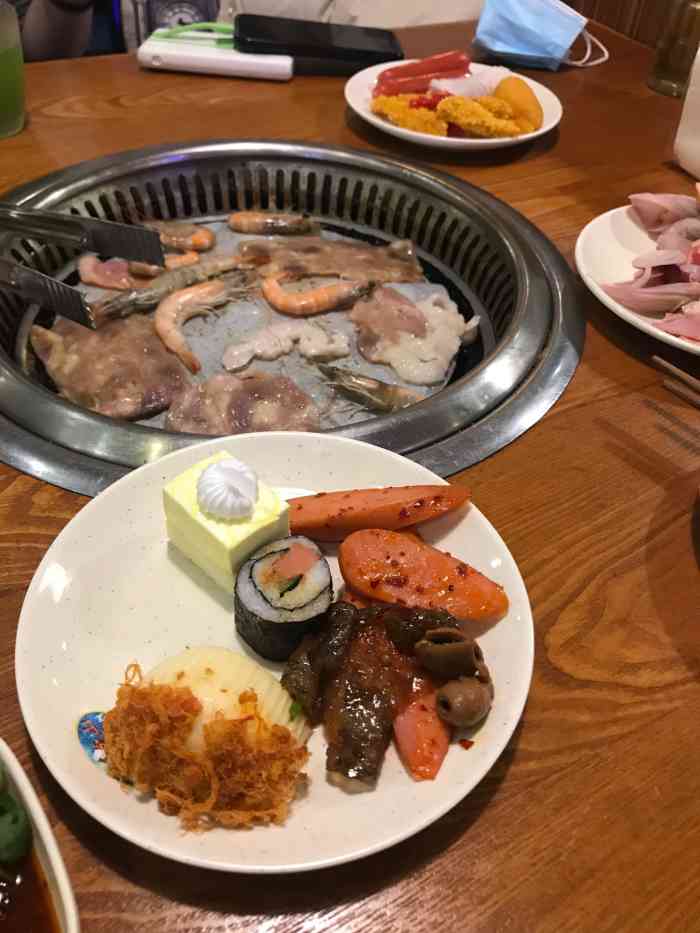 金滏山自助烤肉(武汉摩尔城旗舰店)-"吃的品种还是挺多的.