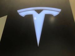 -TESLA 特斯拉(上海太古汇体验店)