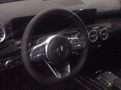 -杭州中升之星奔驰4S店(滨江店)