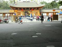 门外不远处的光孝寺-信行丰炖品皇店(光孝路店)